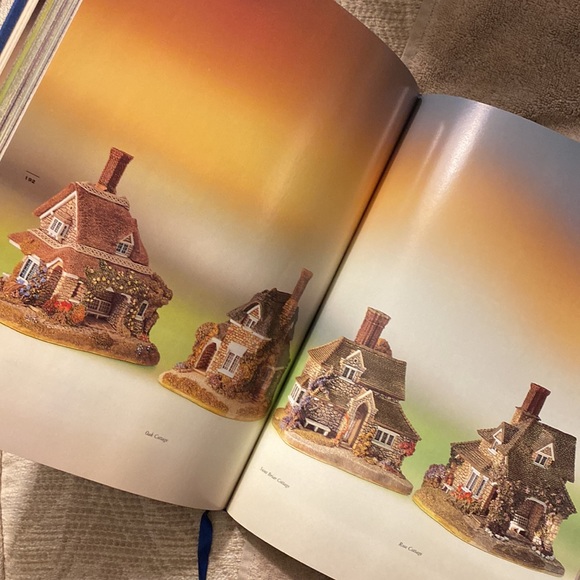Bundle “The Cottages of Lilliput Lane” with Hardcover Dust Jacket & Stationery! - Picture 9 of 16